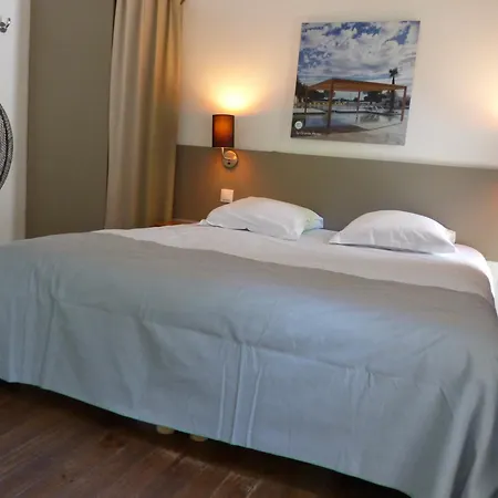 Terres De France - Le Domaine Des Vans Vakantiepark 3*